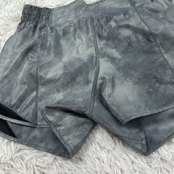 Lululemon SeaWheeze Hotty Hot High-Rise Lined Short 4" Elation Foil Diamond Dye - Picture 2 of 8